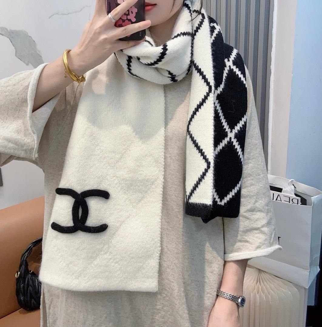 CC Knit Scarf